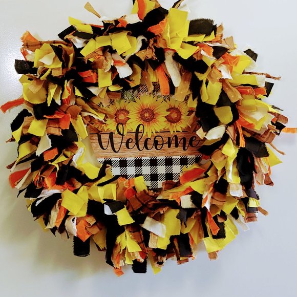 Hand Crafted Fall/All Seasons Welcome Sunflowers Round Fabric Rag Wreath 18" - Picture 2 of 8